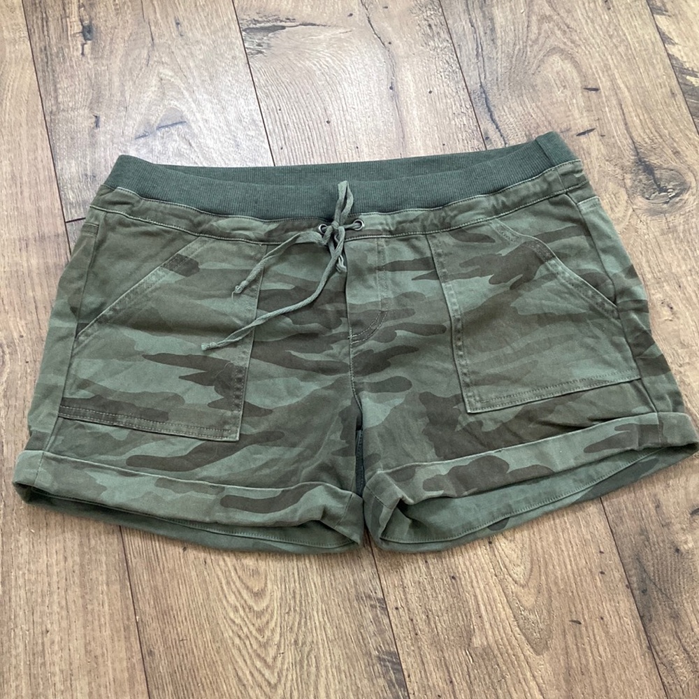 Splendid Green Camo Stretch Shorts
